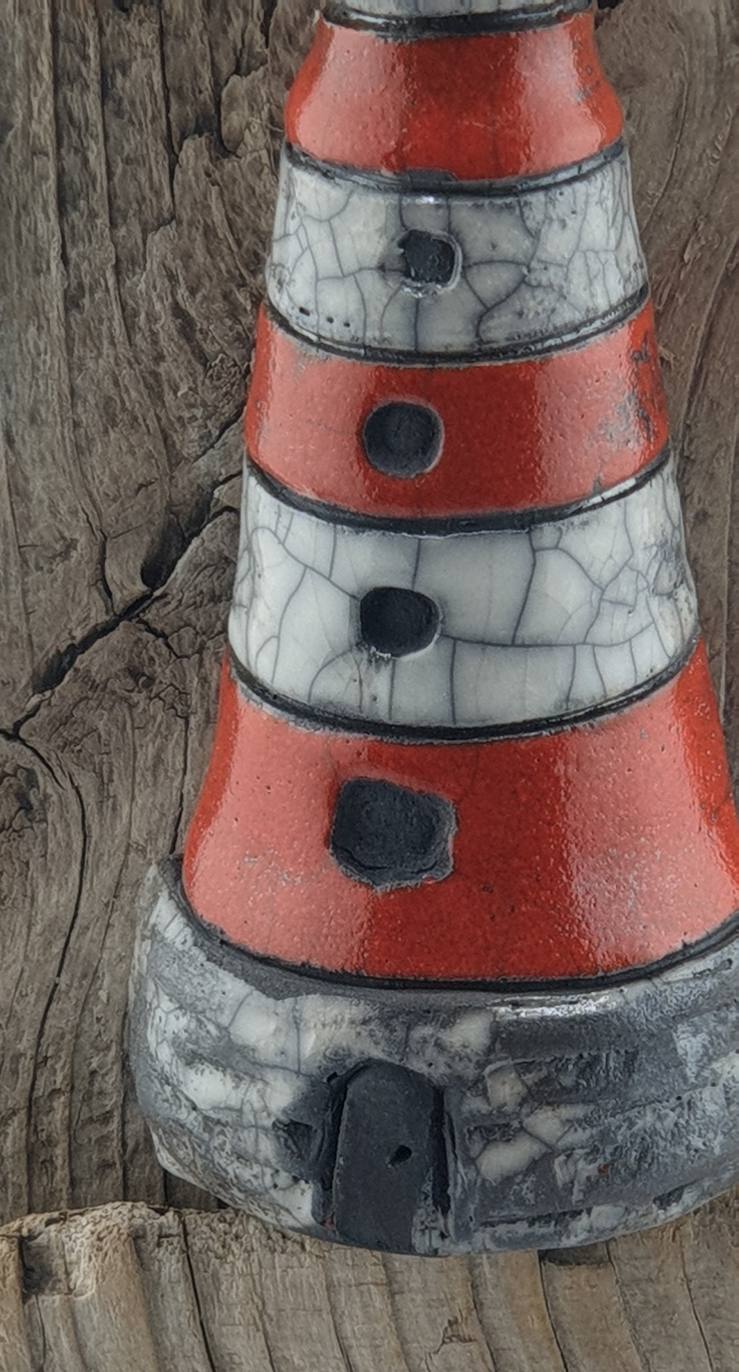 Phare / Tableau raku sur bois flotté