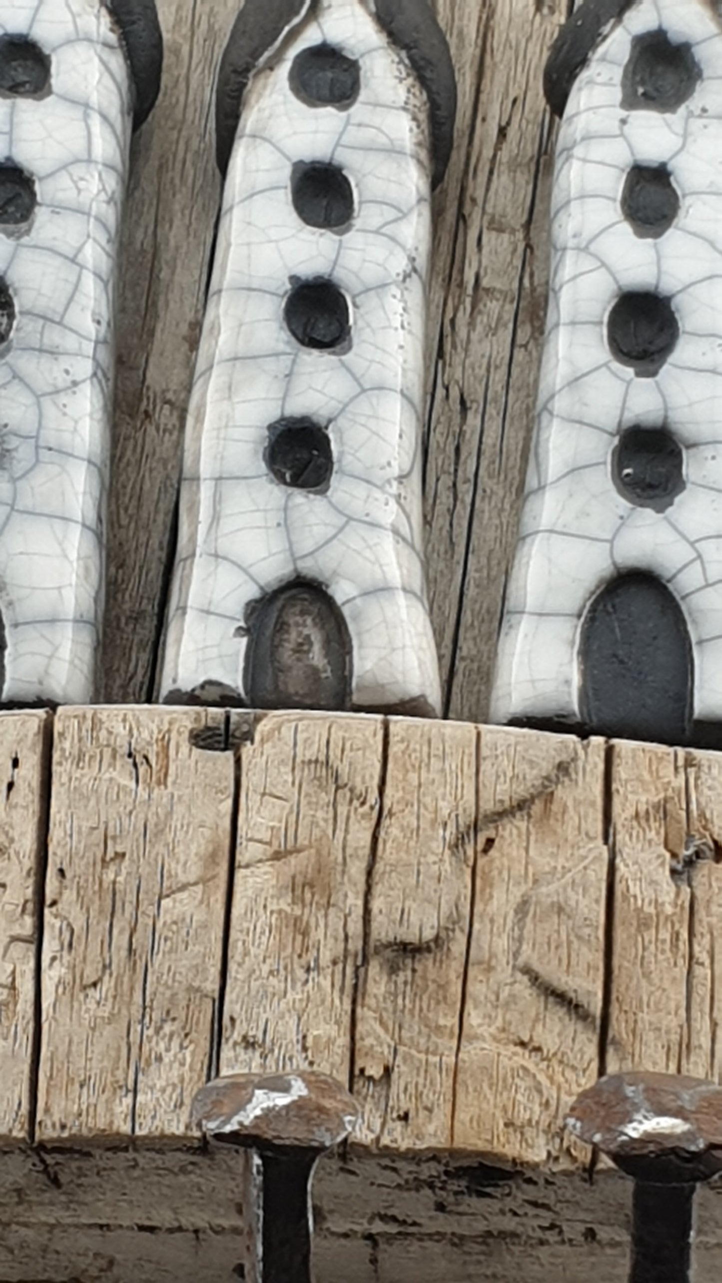 Maisons / Tableau raku sur bois flotté