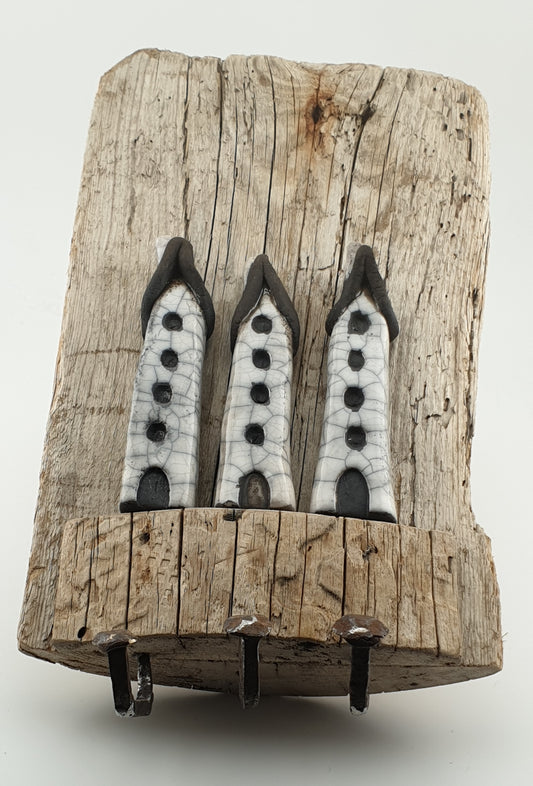 Maisons / Tableau raku sur bois flotté