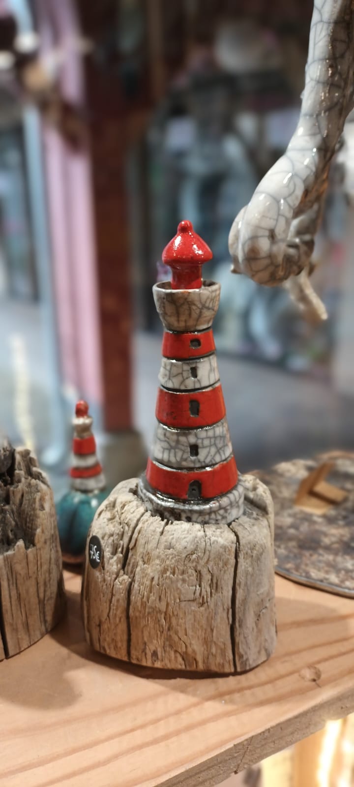 Phare sur bois flotté : rayures marines